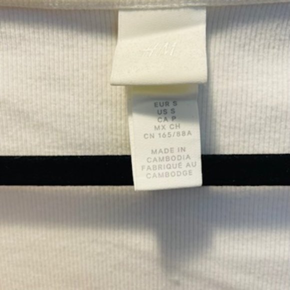 🦋 H&M White Half Sleeve Top with Sweetheart Neck Detail - Picture 2 of 2